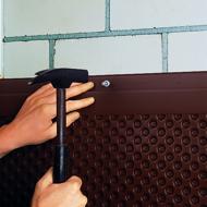 Profilé de finition plastique pour soubassement DELTA MS 2m