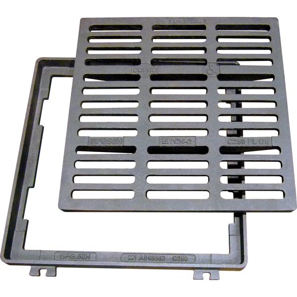 Grille fonte carrée plate PMR SFG 50 C250 570x525-450x450 